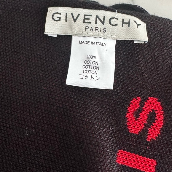 Givenchy Graphic Logo Football Scarf - Picture 5 of 6